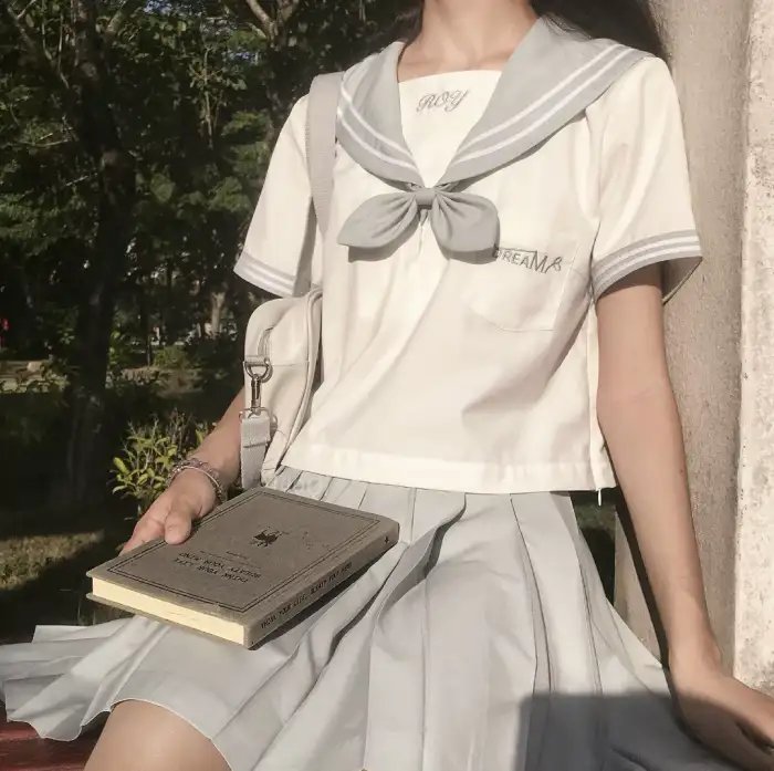 俏皮女学生